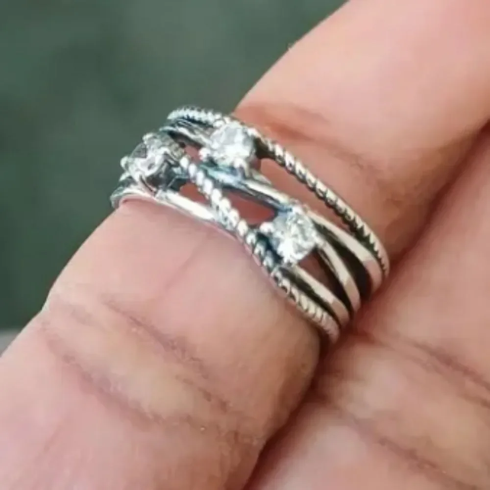 Women's Classic 925 Sterling silver ring sz 8